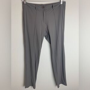 Mezza luna: Pants that combine the comfort of leggings with a dressier look.